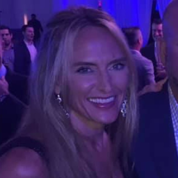 Meet your Posher, Christina - Picture 2 of 10